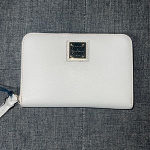 D&B white wallet